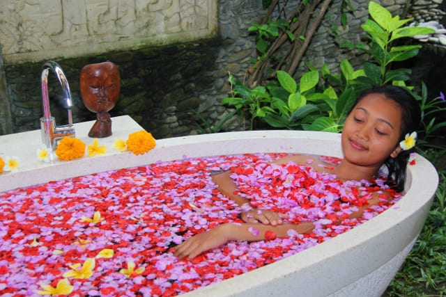 Shiatsu Massage and Flower Bath